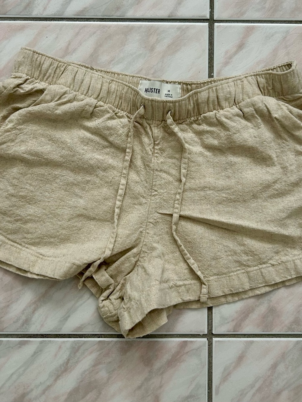 Hollister Women's Light Beige Linen-Blend High Waist Drawstring Shorts